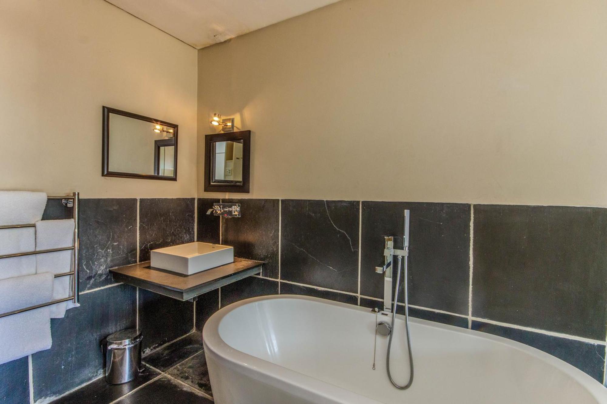 Apartment Two Bedroom Luxury Apartment *