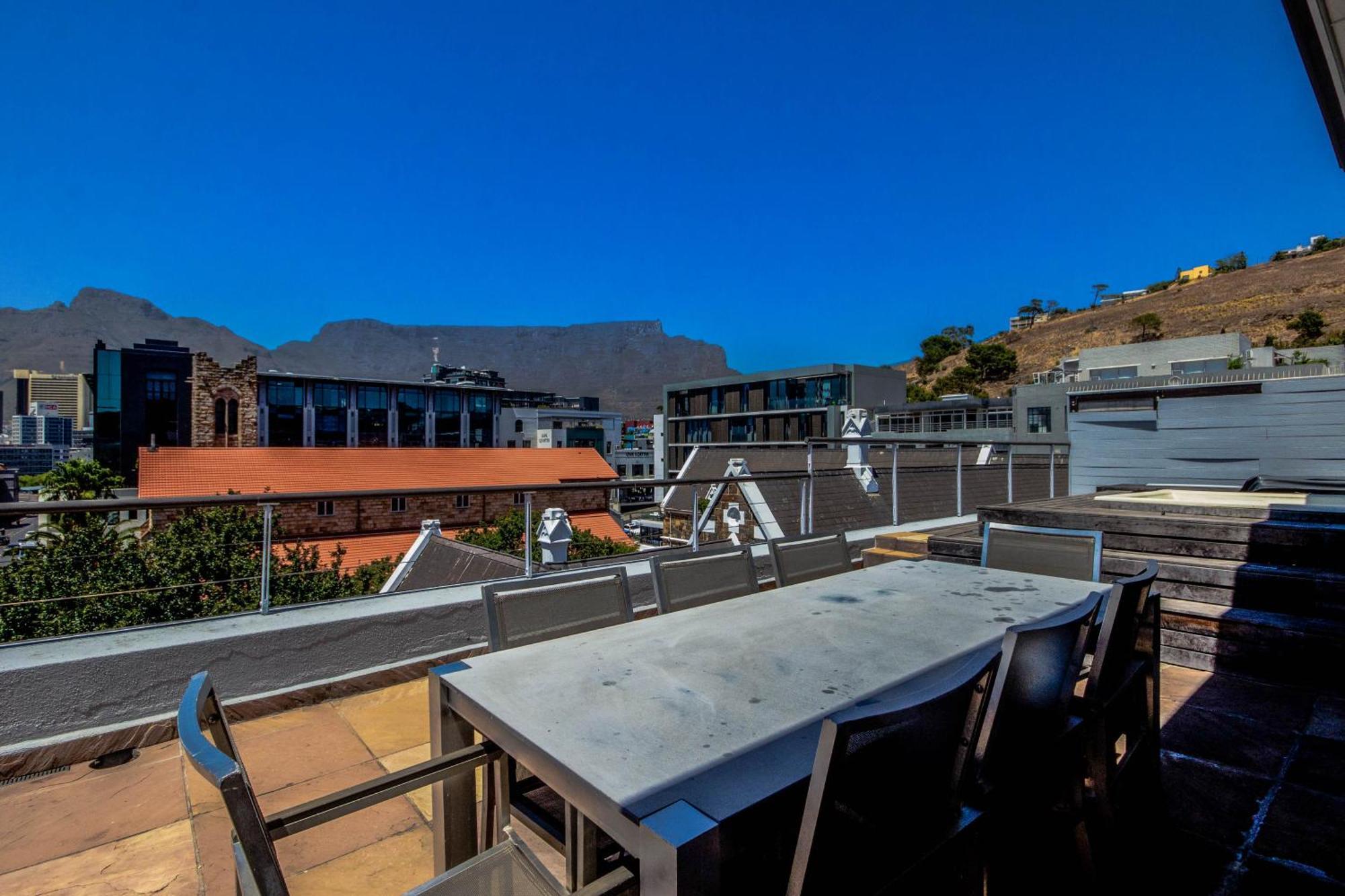 Two Bedroom Luxury Apartment * Cape Town