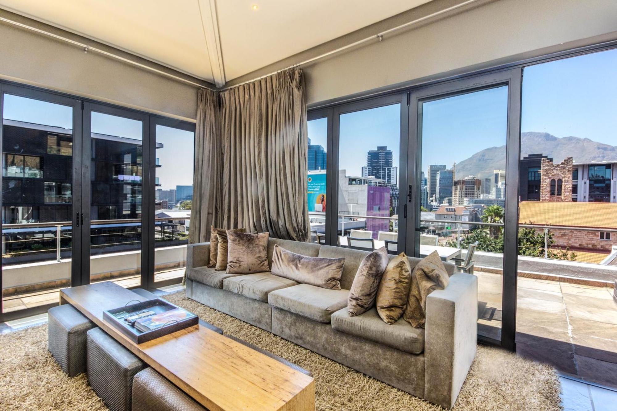 Two Bedroom Luxury Apartment Apartment