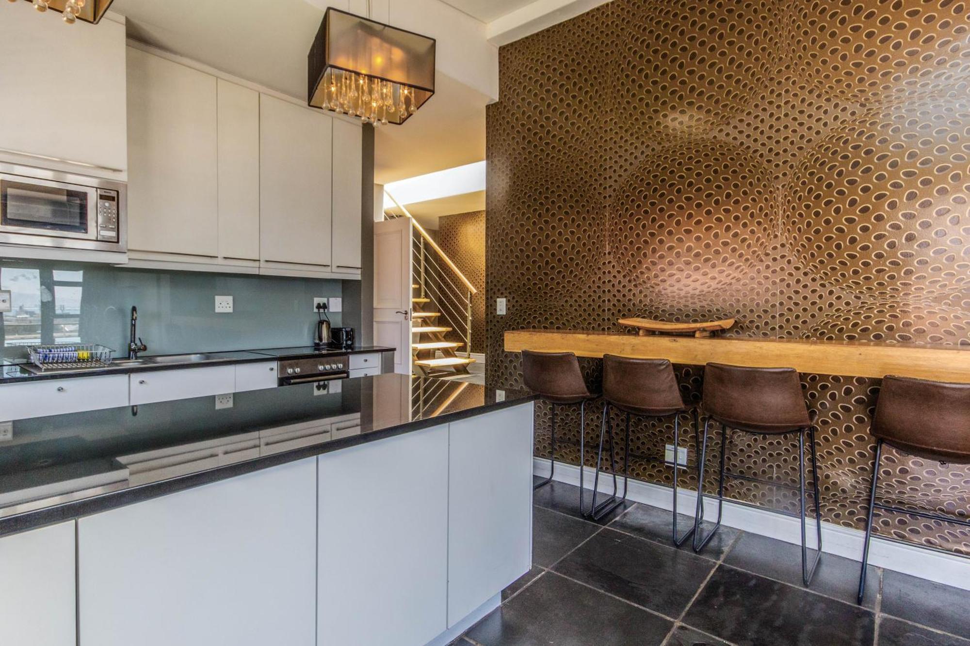 Two Bedroom Luxury Apartment * Cape Town