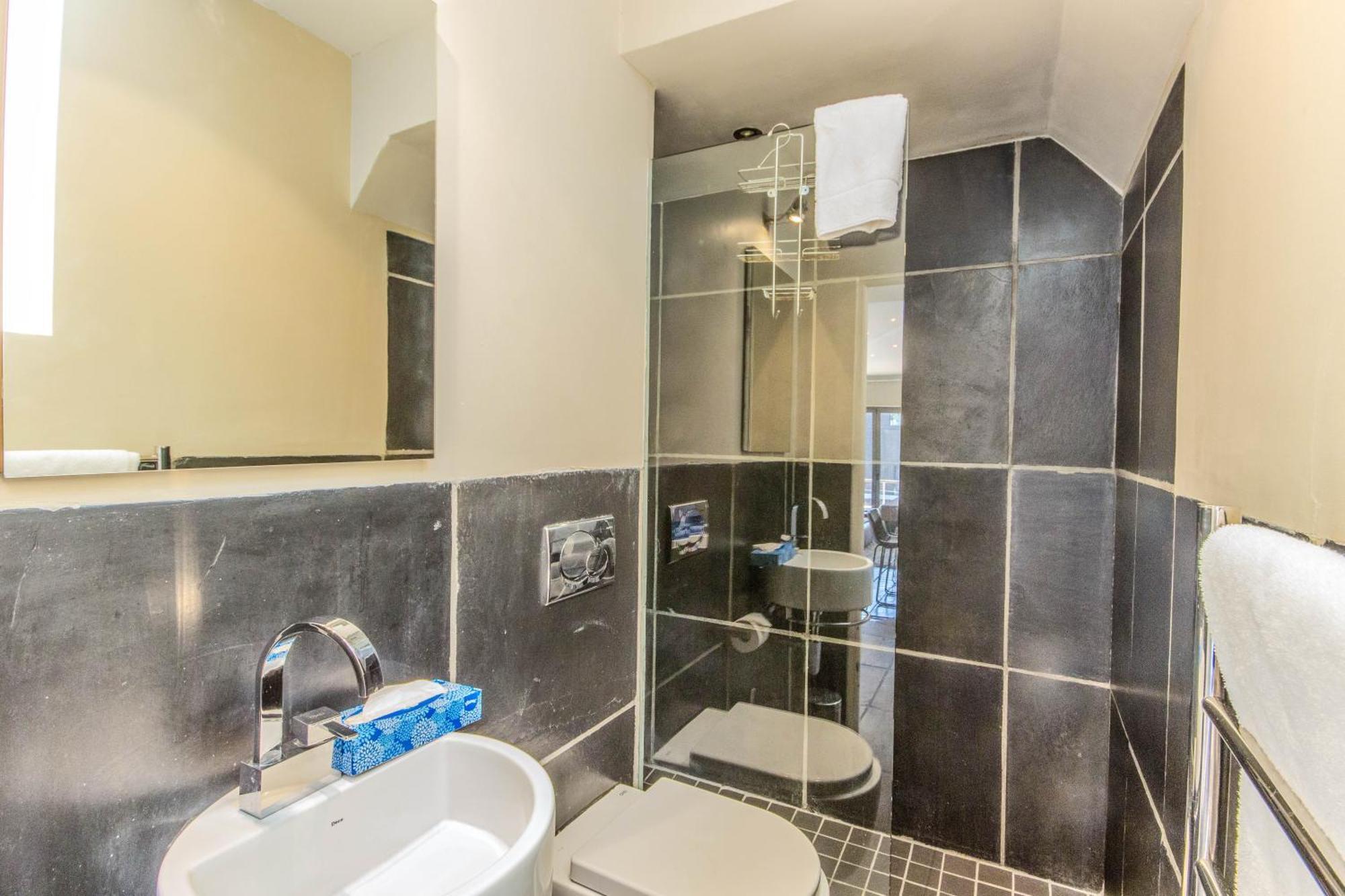 Two Bedroom Luxury Apartment * Cape Town