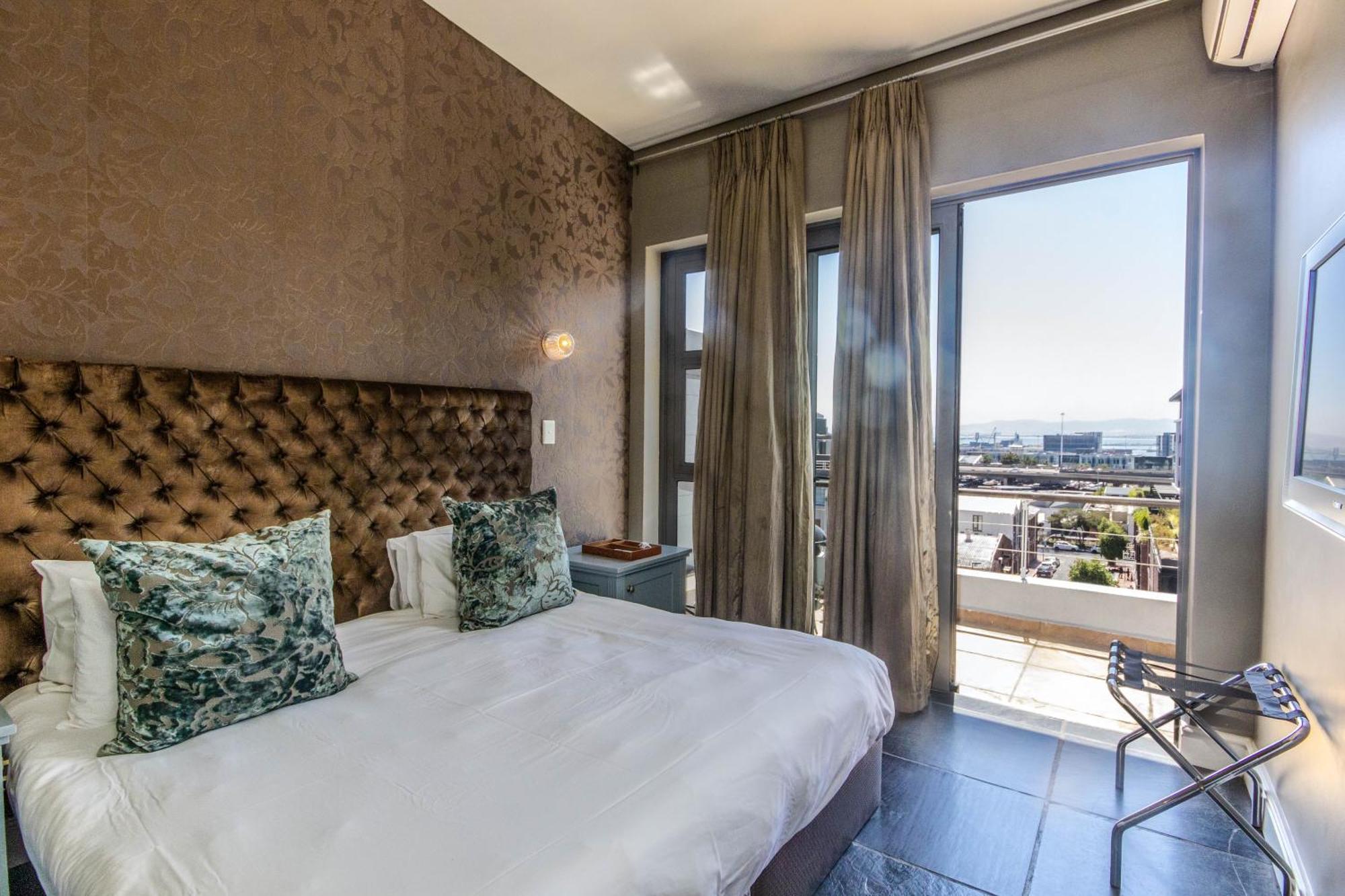 Apartment Two Bedroom Luxury Apartment *